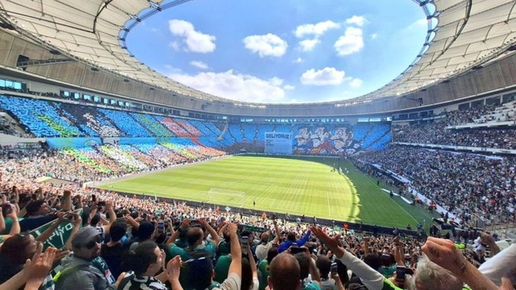 Bursaspor, Lig Şampiyonluğunu Garantiledi ve Bornova 1877 Maçındaki Görsel Şölene Sahne Oldu