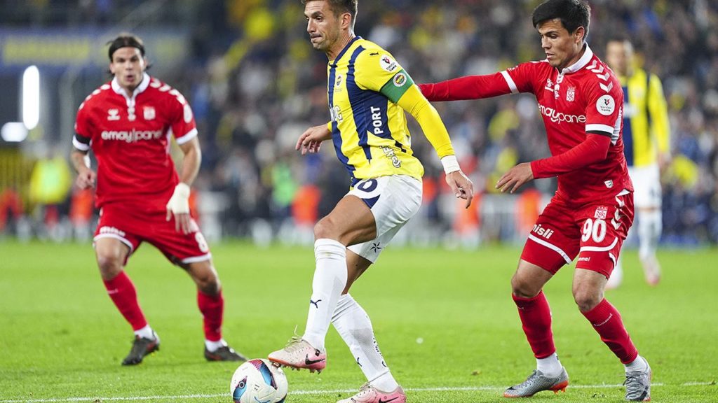 Fenerbahçe ile Sivasspor Süper Lig Maçında Karşılaşıyor