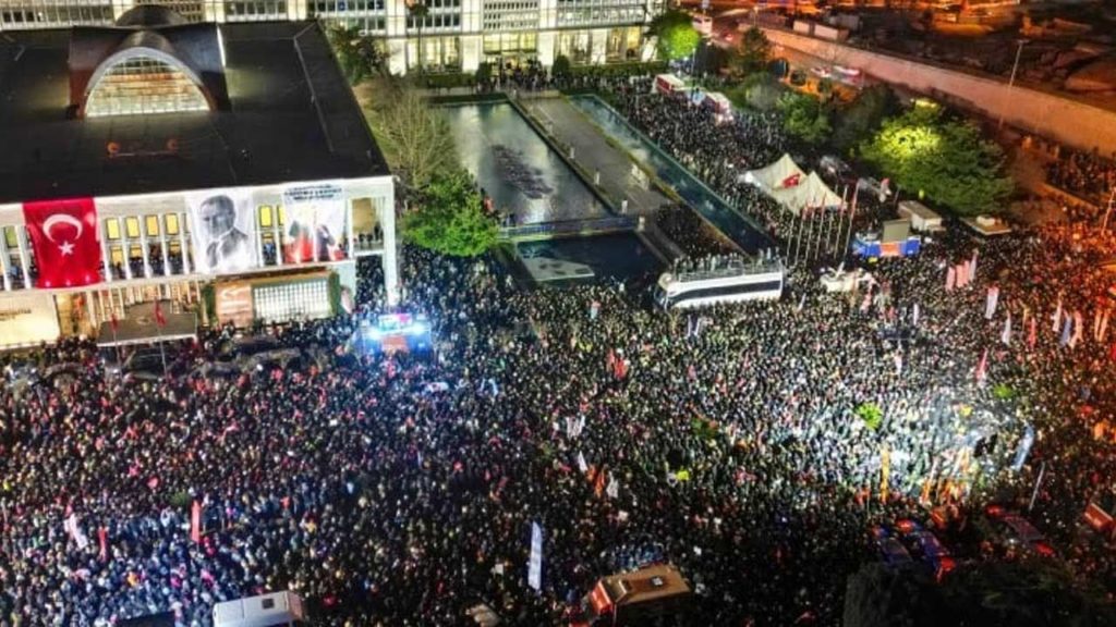 İBB protestosuna katılan 99 kişi hakkında dava başladı