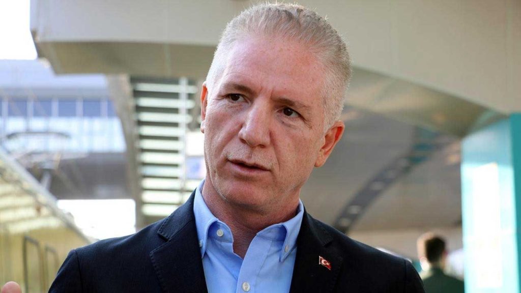 İstanbul Sarıyer’de Çakar Tertibatını Kullanan Sürücünün Tepkisi ve Sosyal Medyada Yayınlanan Görüntüler