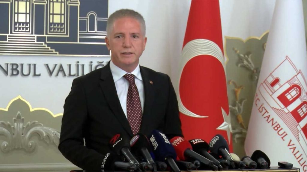 İstanbul Valisi Davut Gül, Okullarda Afet Farkındalık Eğitimlerini İnceledi