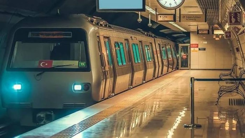 İstanbul’da Metro Seferleri Sınırlı, CHP Yürüyüşü Planlıyor