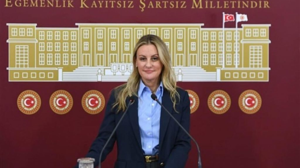 İzmir Milletvekili Seda Kâya Ösen DEVA Partisi’nden İstifa Etti
