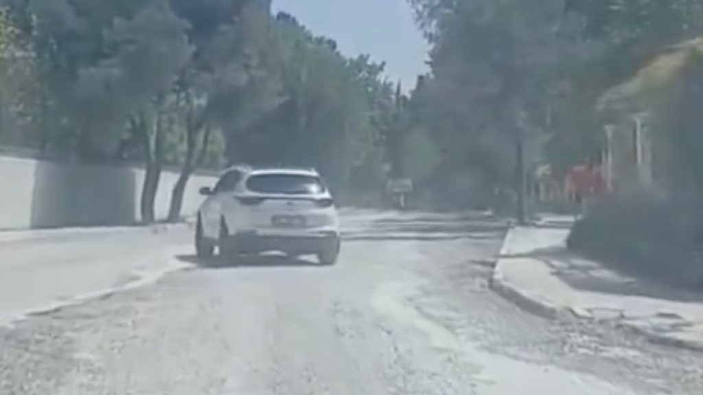 İzmir Bornova’da Bozuk Yollara Vatandaştan Tepki