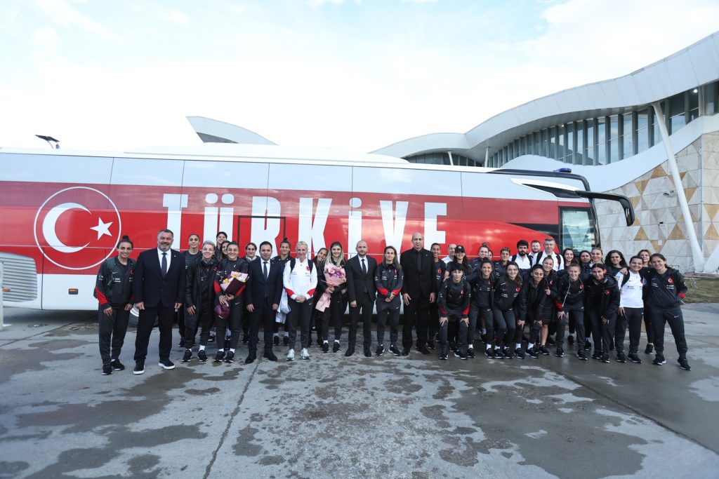 Kadın A Millî Futbol Takımı Sivas’a Ulaştı