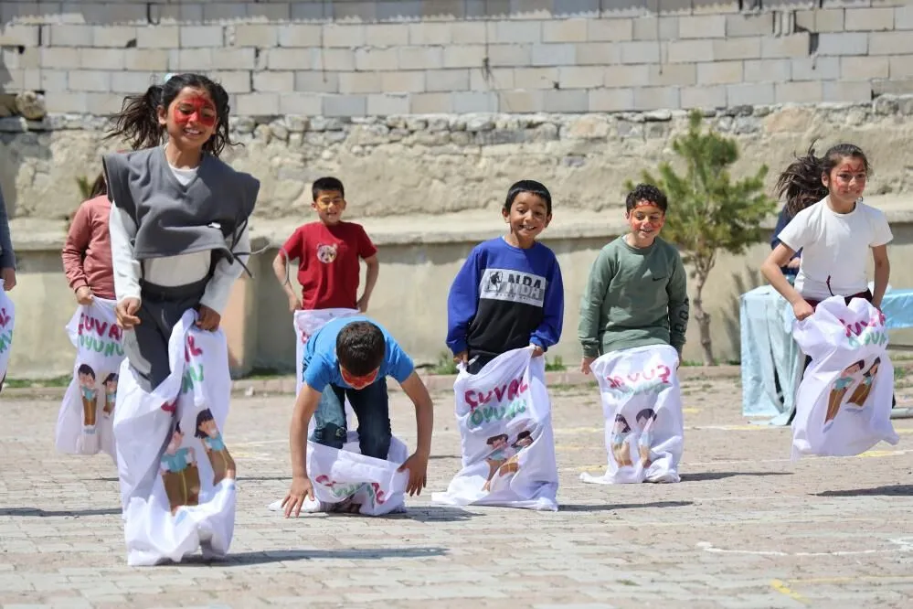 Karacalar Köyü İlkokulu’nda 23 Nisan Coşkusu