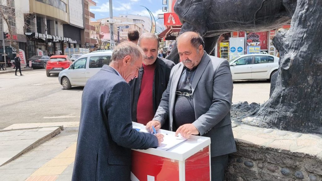 Kars’ta CHP’nin İmza Kampanyasına Destek