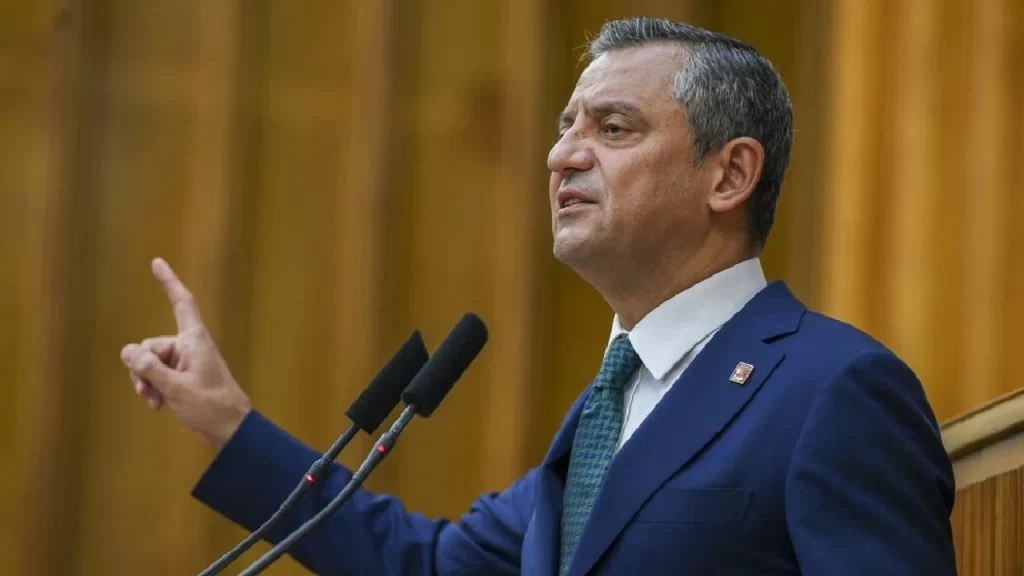 Özel’den Taksim Talebine Tepki: “Ben Sendika Değilim Abicim”