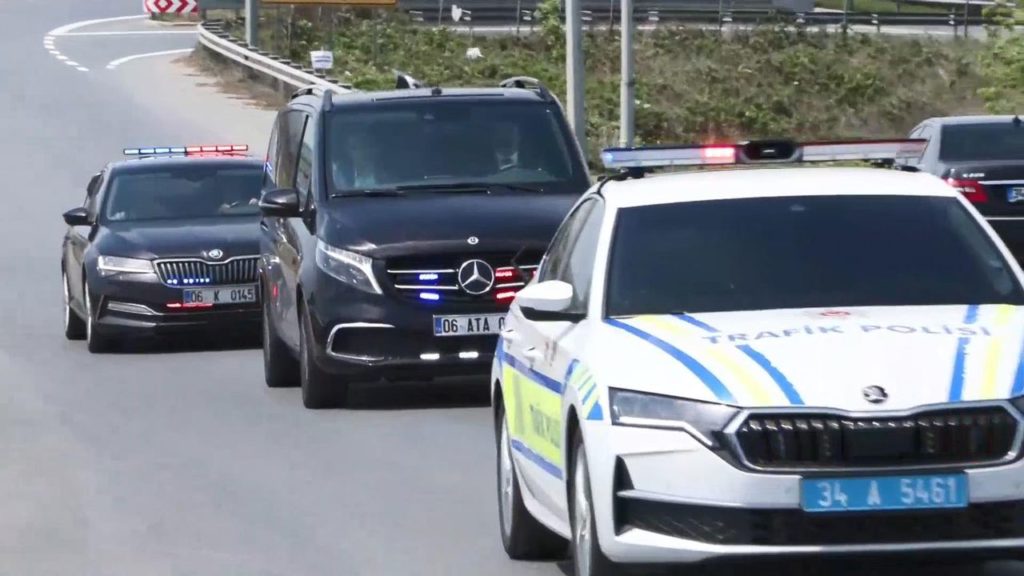 Özgür Özel, İmamoğlu’nu Silivri Cezaevi’nde Ziyaret Etti