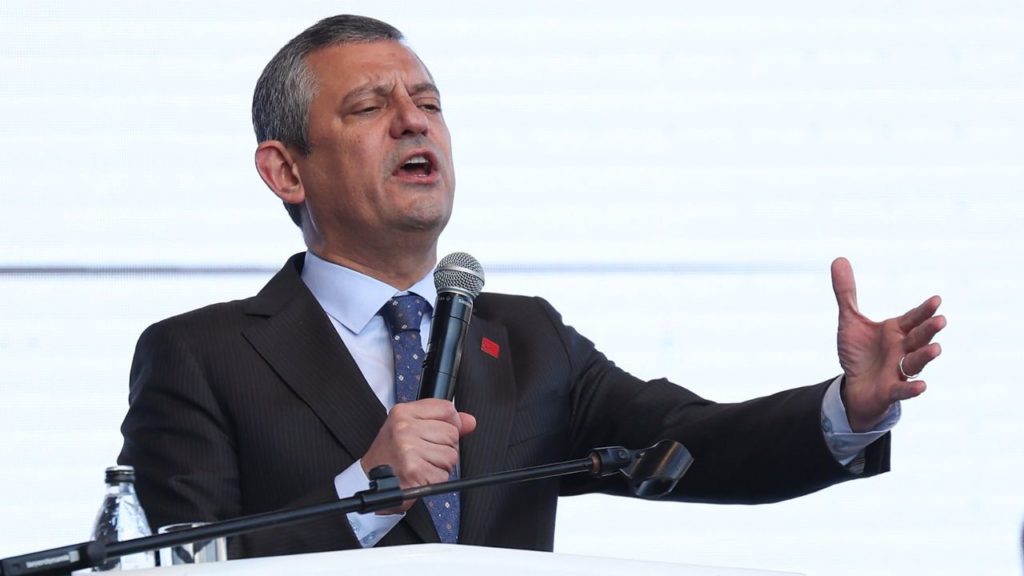 Özgür Özel, Mersin’de ‘Millet İradesine Sahip Çıkıyor’ Mitingini Gerçekleştirdi