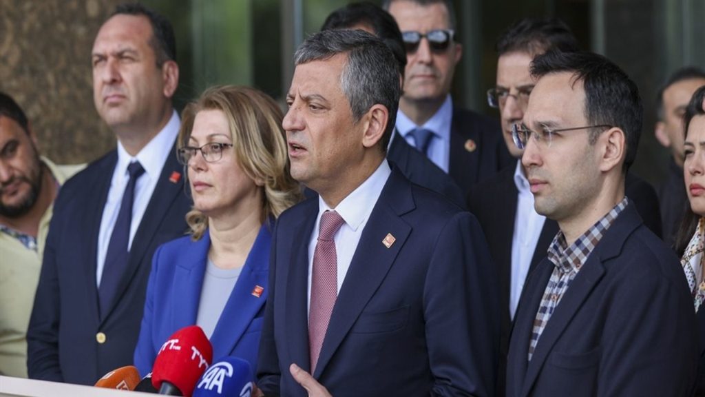 Özgür Özel’den Sırrı Süreyya Önder Ziyareti ve Sağlık Durumu Hakkında Açıklama