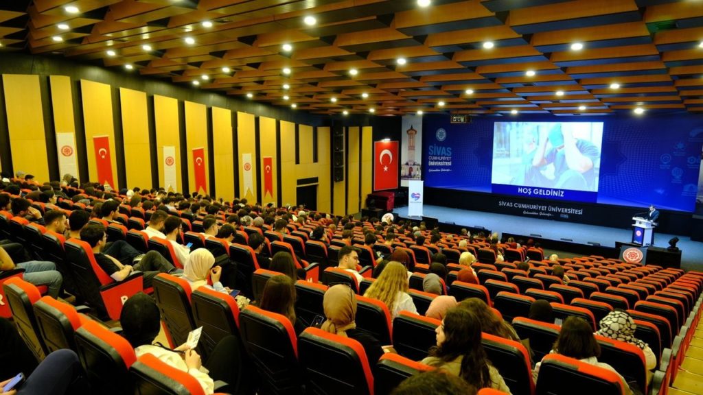 Sivas Cumhuriyet Üniversitesi’nde ‘Şiddetin Her Türlüsüne Hayır!’ Konferansı Düzenlendi