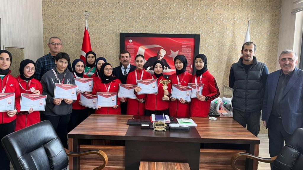 Sivas Kız Anadolu İmam Hatip Lisesi’nden Spor Alanında Büyük Başarılar