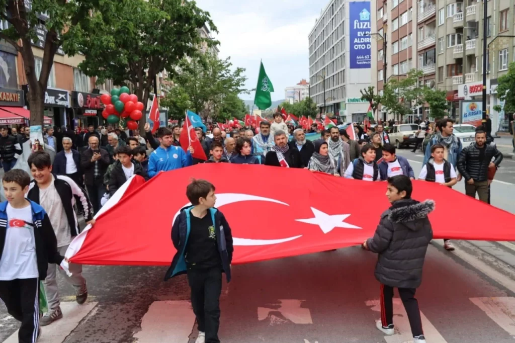 İHH Sivas Şubesi’nden Filistin İçin Yürüyüş Düzenlendi