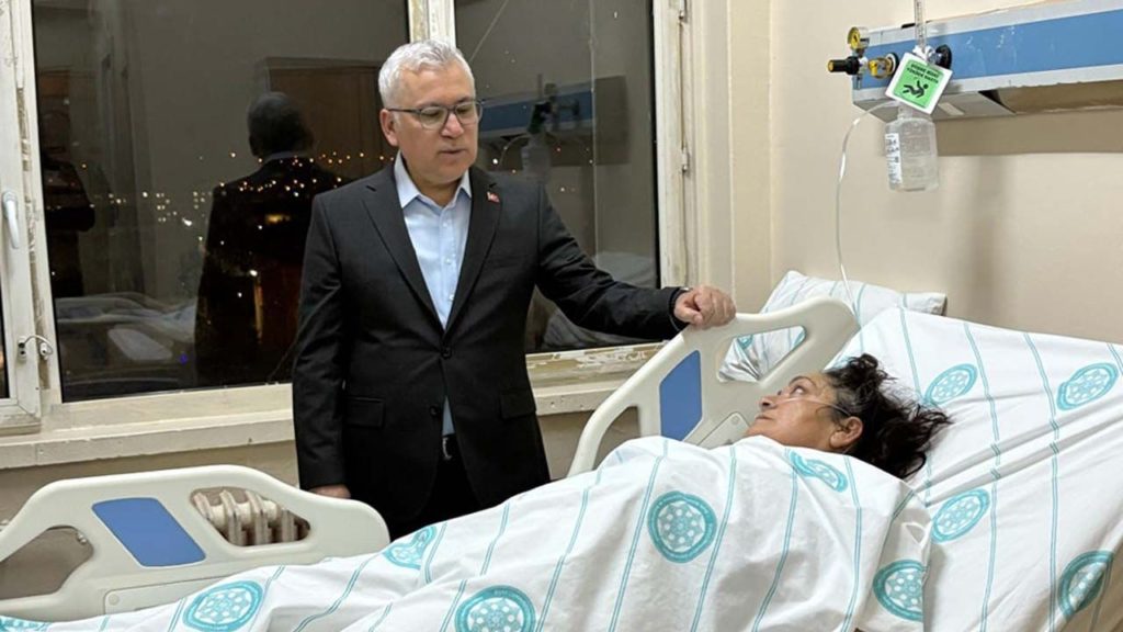 Sivas Valisi Yılmaz Şimşek, Yaralıları Hastanede Ziyaret Etti