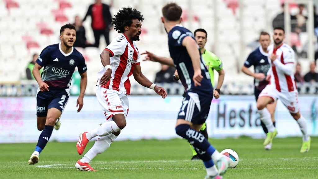Sivasspor, Antalyaspor’u 2-0 Yenerek 3 Maçlık Galibiyet Hasretini Sonlandırdı