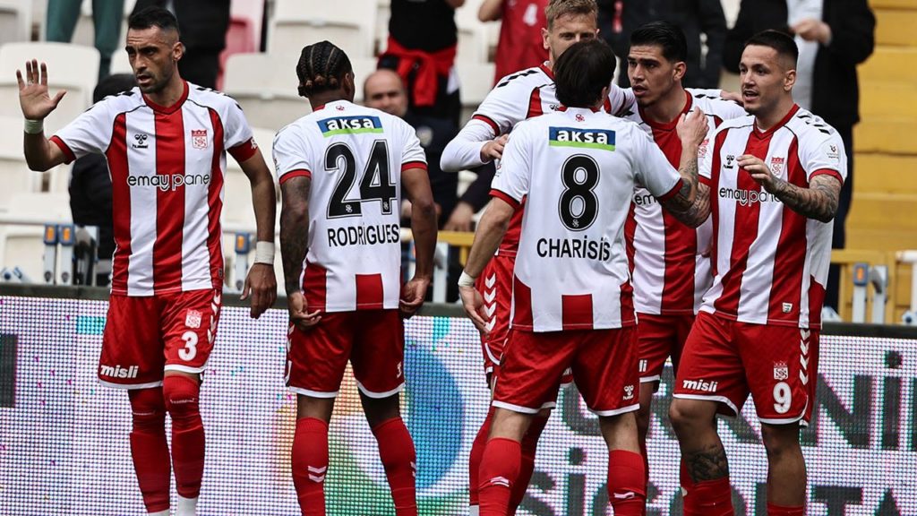 Sivasspor, Çaykur Rizespor ile Zorlu Bir Maça Çıkıyor