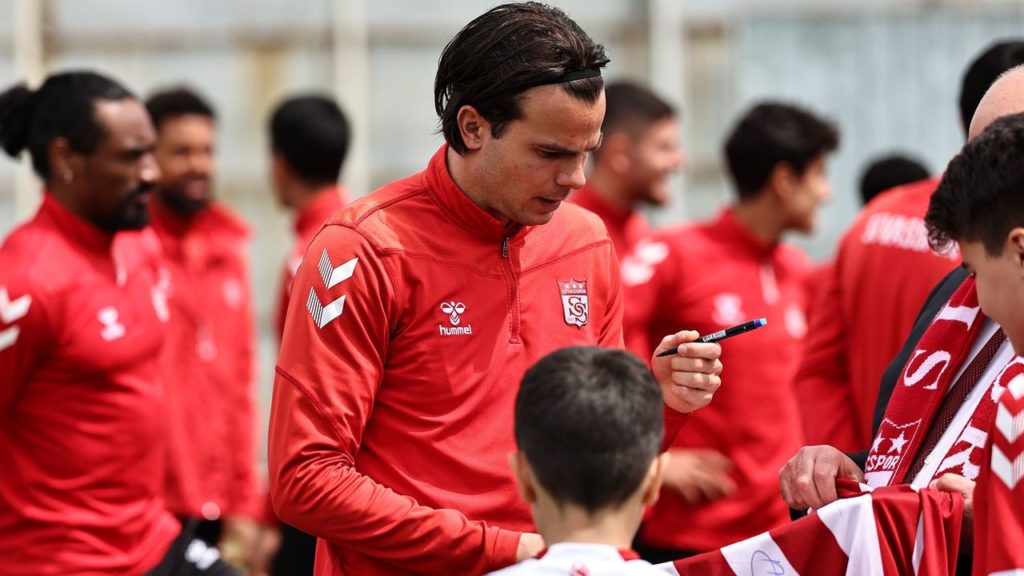 Sivasspor, Galatasaray Maçı Öncesi Antrenman ve Öğrenci Ziyaretiyle Morallendi