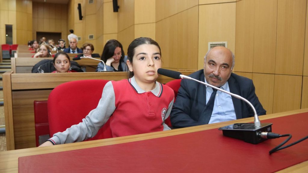 Sivas’ta 23 Nisan ve 105. Yıl Kutlaması Çocuk Meclisi Oturumu