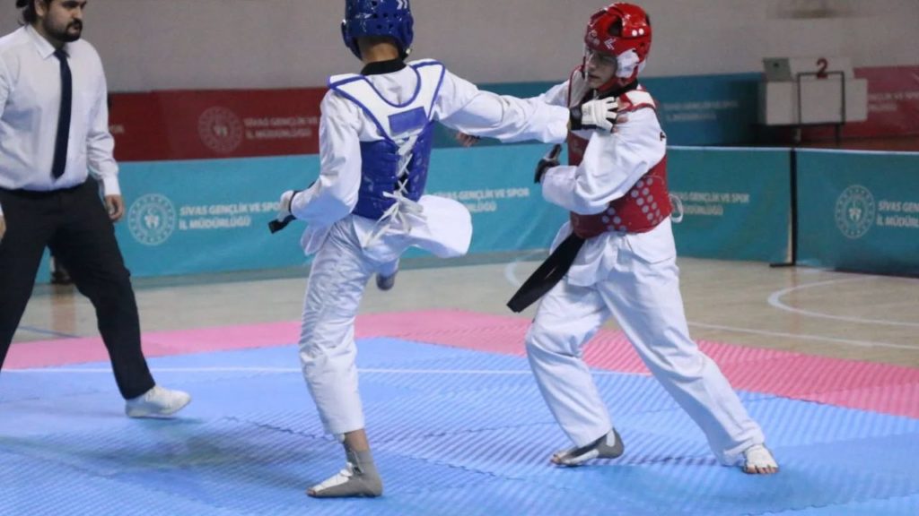 Sivas’ta Gençlik ve Spor İl Müdürlüğü ile Taekwondo İl Temsilciliği’nden Ümitler İl Birinciliği Müsabakaları
