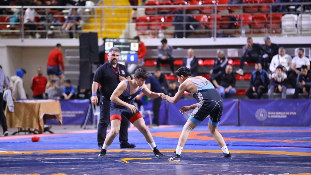 Sivas’ta İşitme Engelliler Güreş Türkiye Şampiyonası Başlıyor