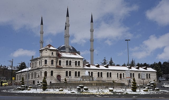 Sivas'ta Kar Yağışı ve Soğuk Hava Etkili Oluyor