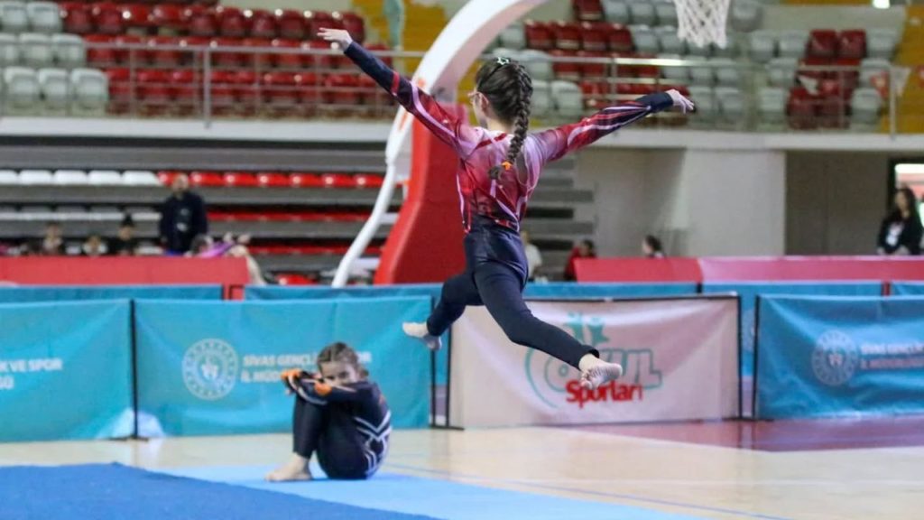 Sivas’ta Okul Sporları Minikler ve Yıldızlar Artistik Cimnastik İl Birinciliği Gerçekleştirildi