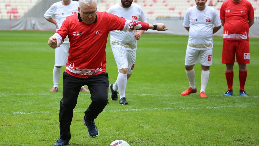 Sivas’ta Şehitler İçin Anlamlı Futbol Maçı Düzenlendi