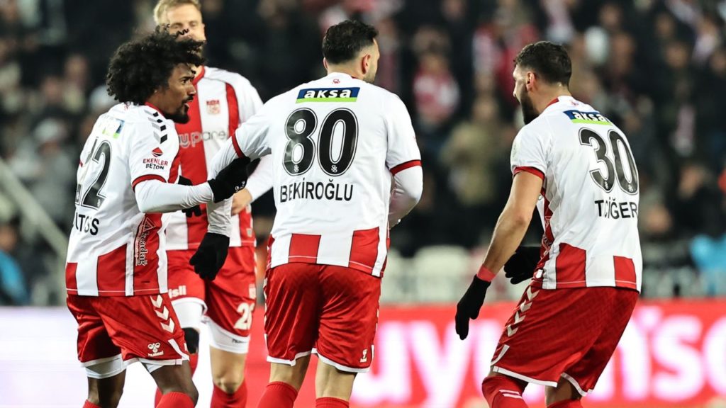 Sivasspor Küme Düşme Hattından Çıkamıyor, Kritik Virajda