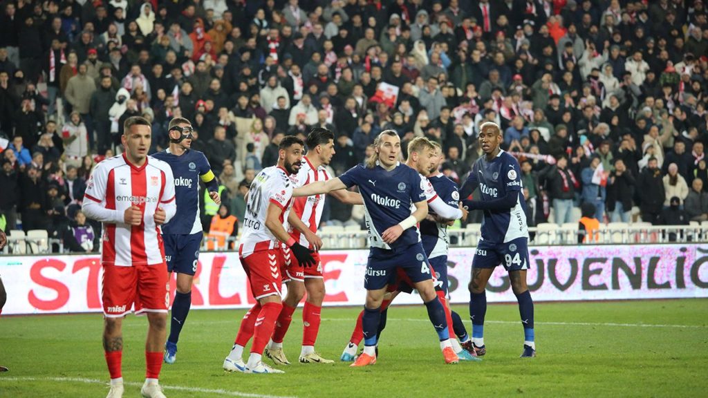 Sivasspor, Fenerbahçe’ye Yenildi; Küme Düşme Hattından Çıkamıyor