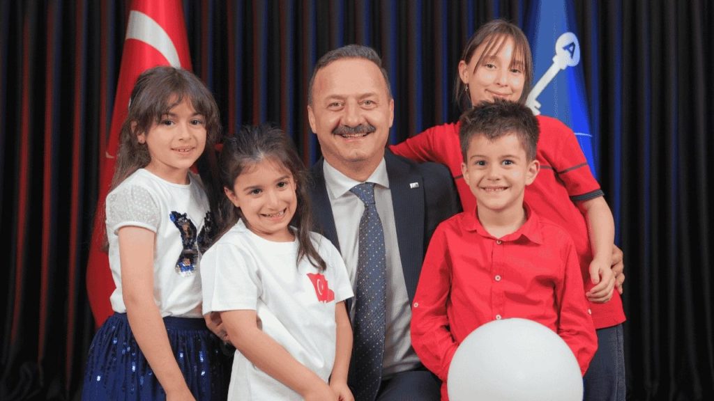 Yavuz Ağıralioğlu’ndan 23 Nisan Ulusal Egemenlik ve Çocuk Bayramı Mesajı