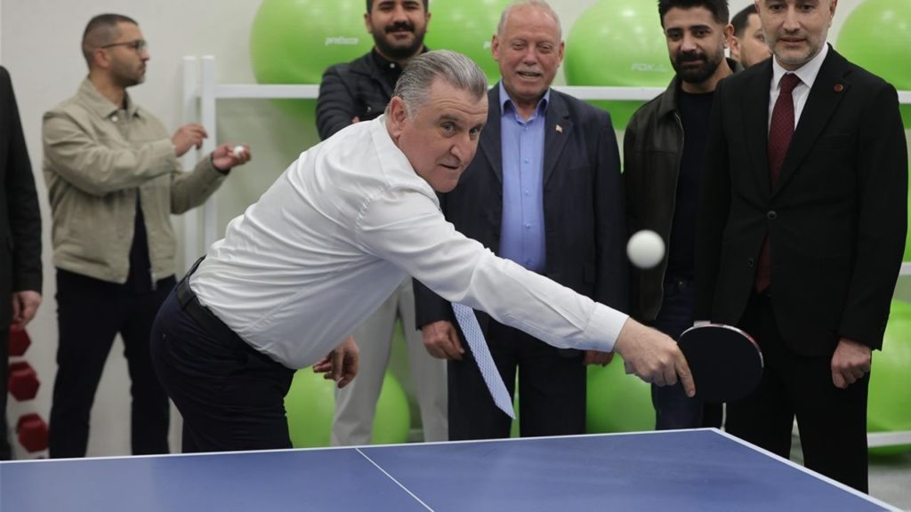 Zeytinburnu’nda Modern Spor Tesisleri Açıldı