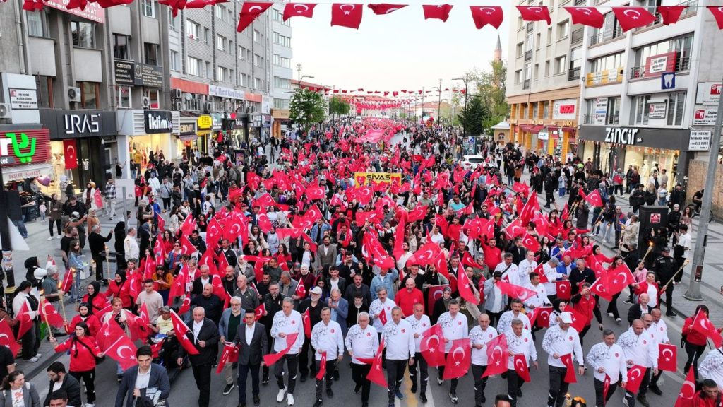 19 Mayıs Atatürk’ü Anma, Gençlik ve Spor Bayramı’nda Gençlik Yürüyüşü coşkusu