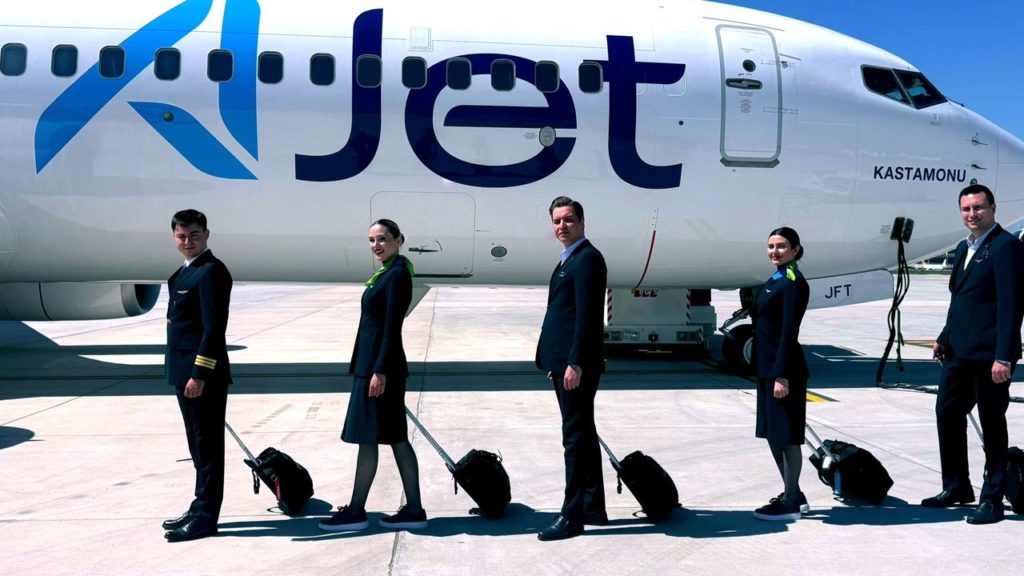 AJet ile Gençlere Yönelik İndirimli Uçuşlar Başladı