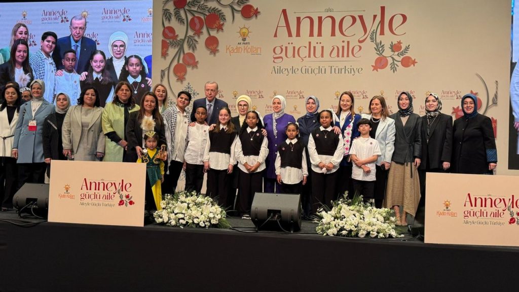 Anneler Günü Programı Geniş Katılımla Gerçekleşti