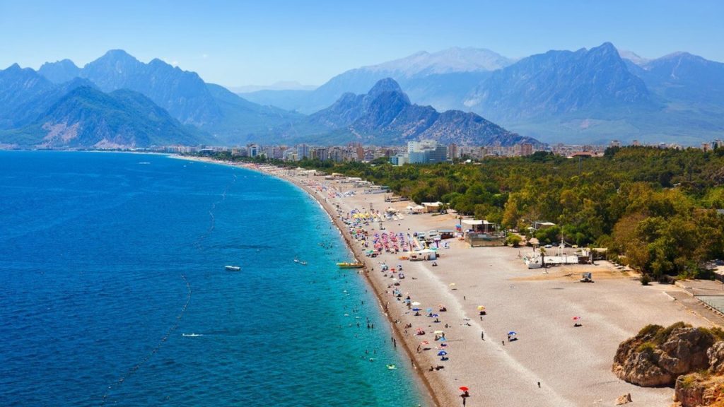 Antalya, D8 Yılın Turizm Şehri Ödülü ile Onurlandırıldı