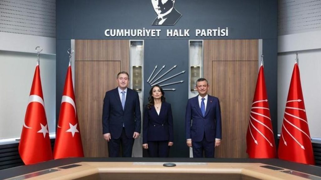 DEM Parti Heyeti, CHP Genel Başkanı Özel ile Görüştü