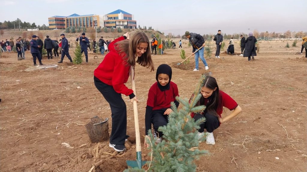 E-Twinning’de Sivas Farkı: “Yeşil Adımlar” Projesiyle Öğrenciler Çevre Elçisi Oldu