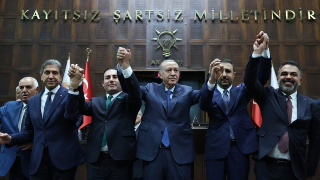 Gelecek Partisi’nden AK Parti’ye Katılım Zirvesi