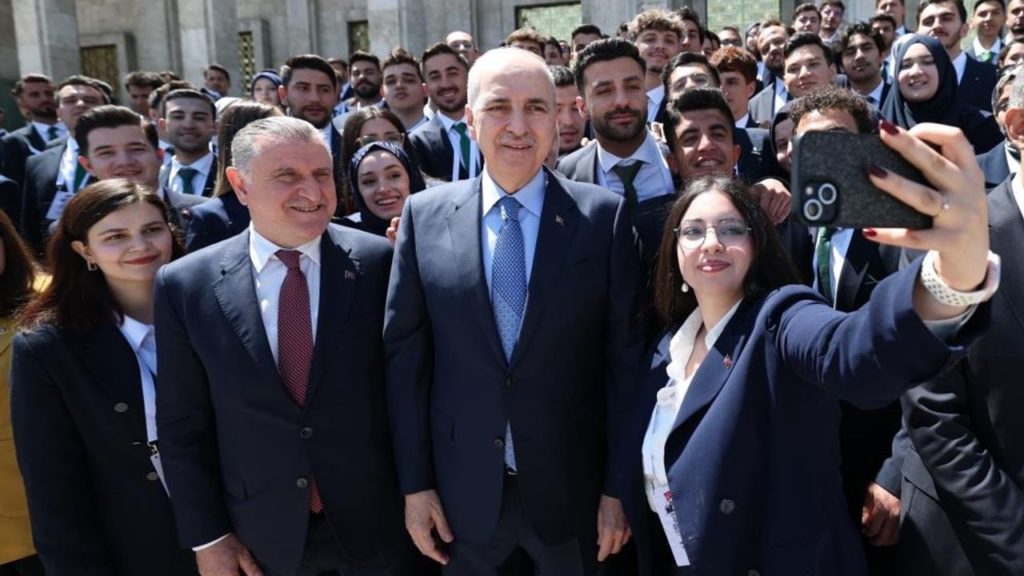 Gençlik ve Spor Bakanı Osman Aşkın Bak, 19 Mayıs’ı TBMM’de Coşkuyla Kutladı