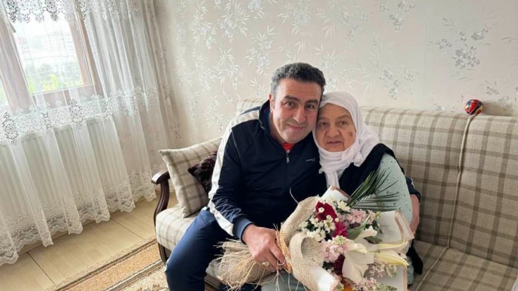 Hakan Demirgil Anneler Günü Mesajı: Annelerimiz Toplumumuzun Temel Taşıdır