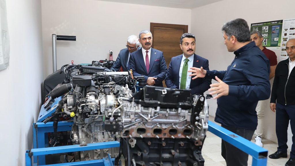 İl Milli Eğitim Müdürü Fatih Erdoğan’dan Atatürk Mesleki ve Teknik Anadolu Lisesi Ziyareti