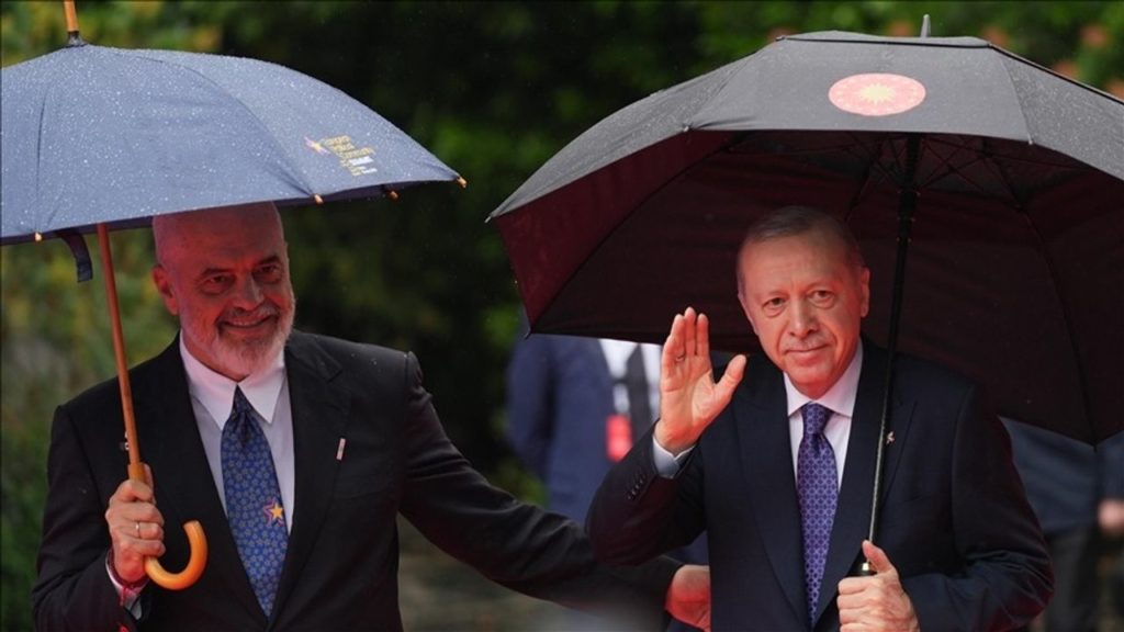 İskender Bey Meydanı’nda Avrupa Siyasi Toplantısı