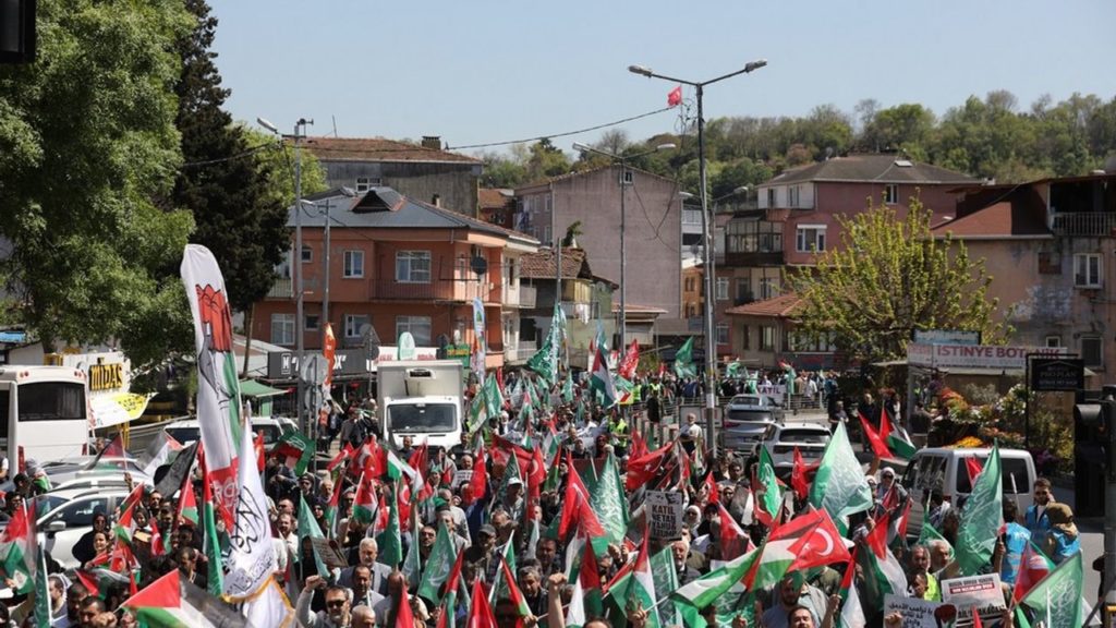 İstanbul’da Gazze Katliamına Tepki Yürüyüşü Düzenlendi