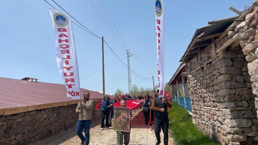 Kangal’da 19 Mayıs Coşkusu 24 Metrelik Türk Bayrağıyla Kutlandı