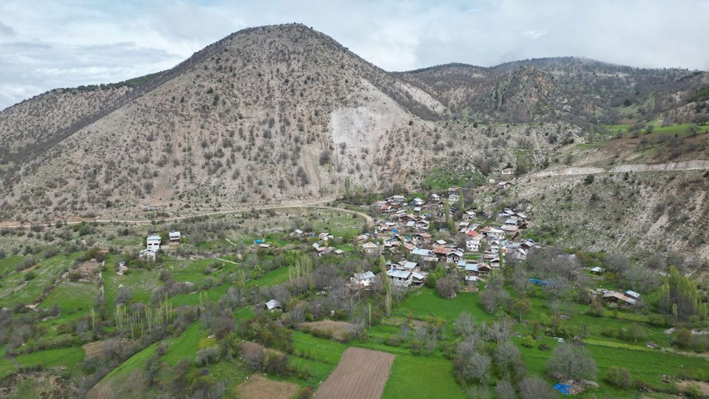 Koyulhisar’da Heyelan Riski ve Köy Taşınma Tartışmaları