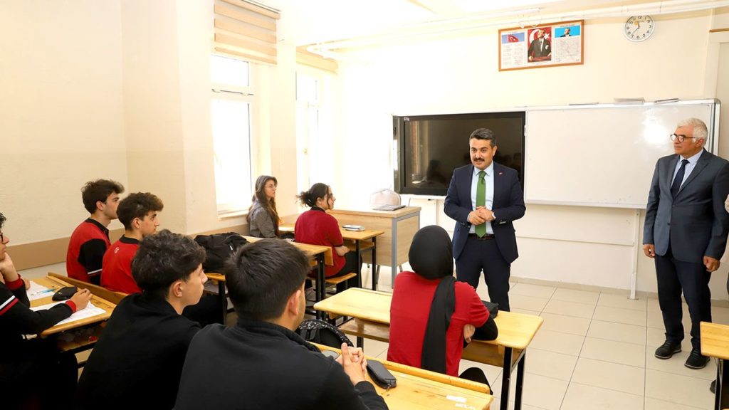 Millî Eğitim Müdürü Fatih Erdoğan’dan Hacı Mehmet Sabancı Anadolu Lisesi ziyareti