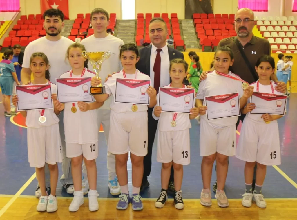 Sivas’ta Okullar Arası Minikler Basketbol Müsabakaları Mutlu Sonla Tamamlandı