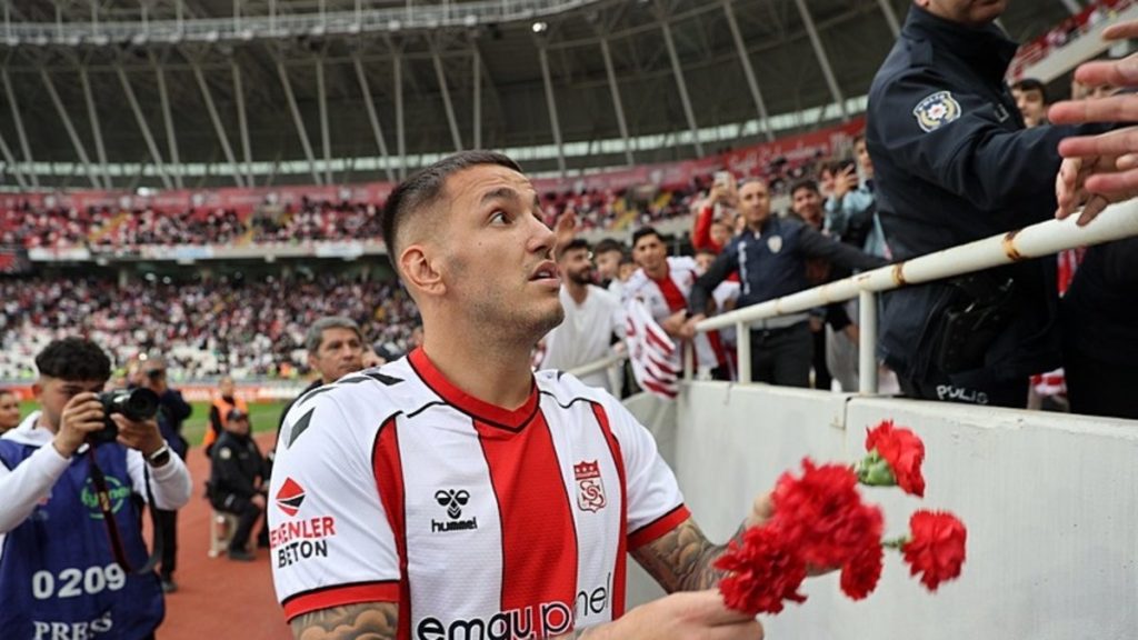 Rey Manaj’dan Sert Çıkış: Rıza Çalımbay’ı Hedef Aldı