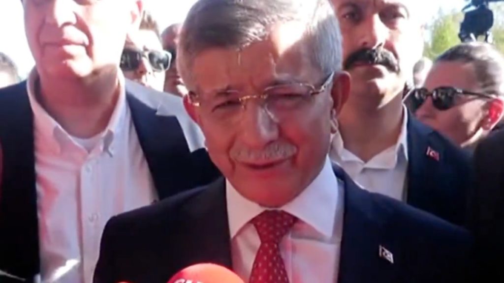 Ahmet Davutoğlu’ndan Sırrı Süreyya Önder’e Taziye Ziyareti